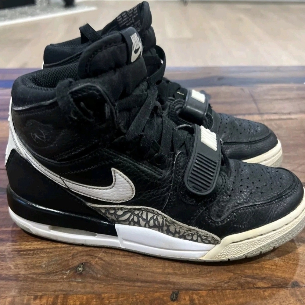 Nike Air Jordan Vintage Sneakers Boys 4 Legacy 312 Black Gray Cement Basketball